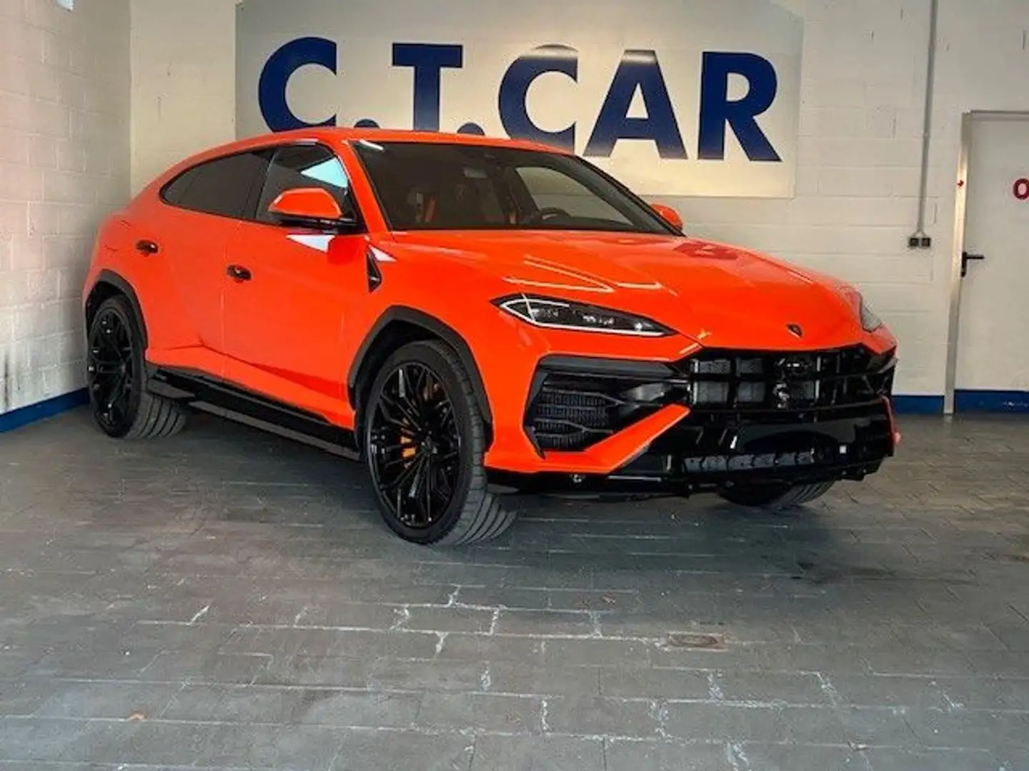 2026 Lamborghini Urus, oranžová, 58 km, Belgicko — foto 1