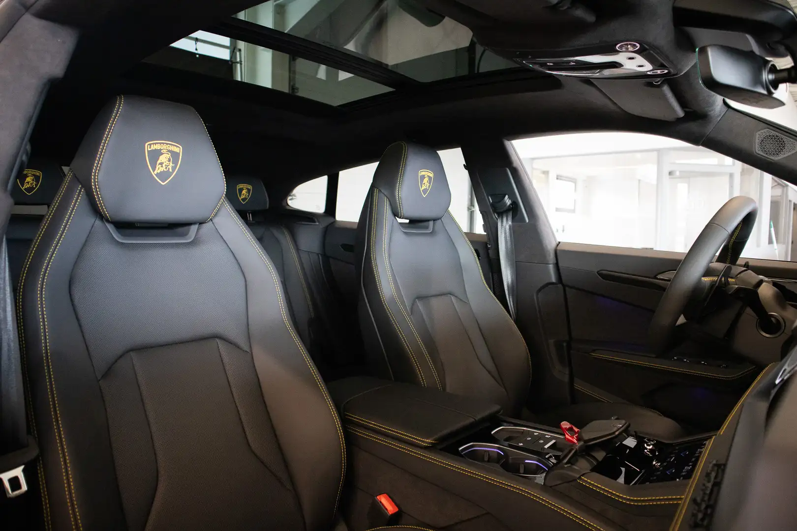 2025 Lamborghini Urus, 3 750 km, Belgicko — foto 8 z 12