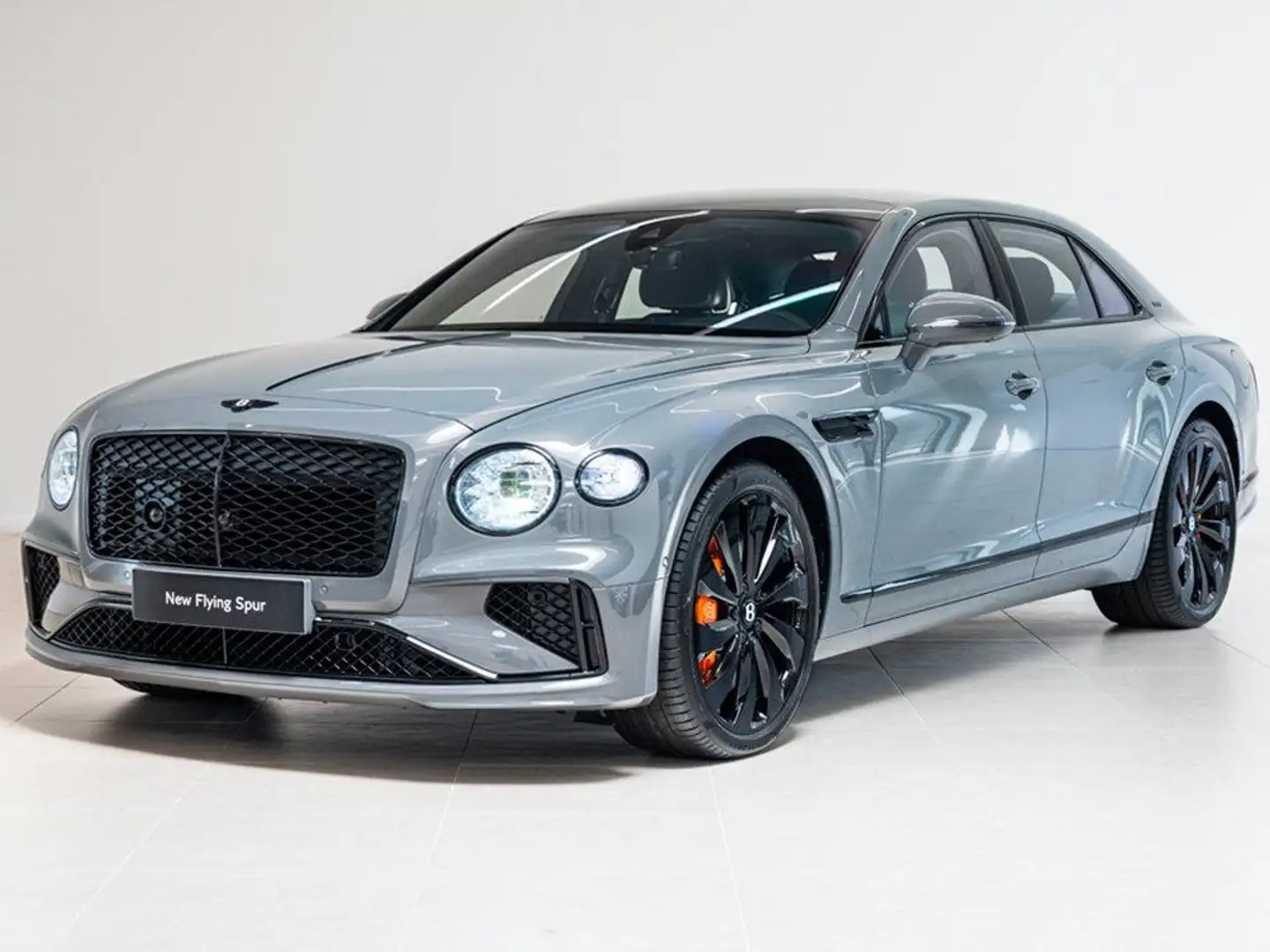 2025 Bentley Flying Spur, čierna, 200 km, Belgicko — foto 1
