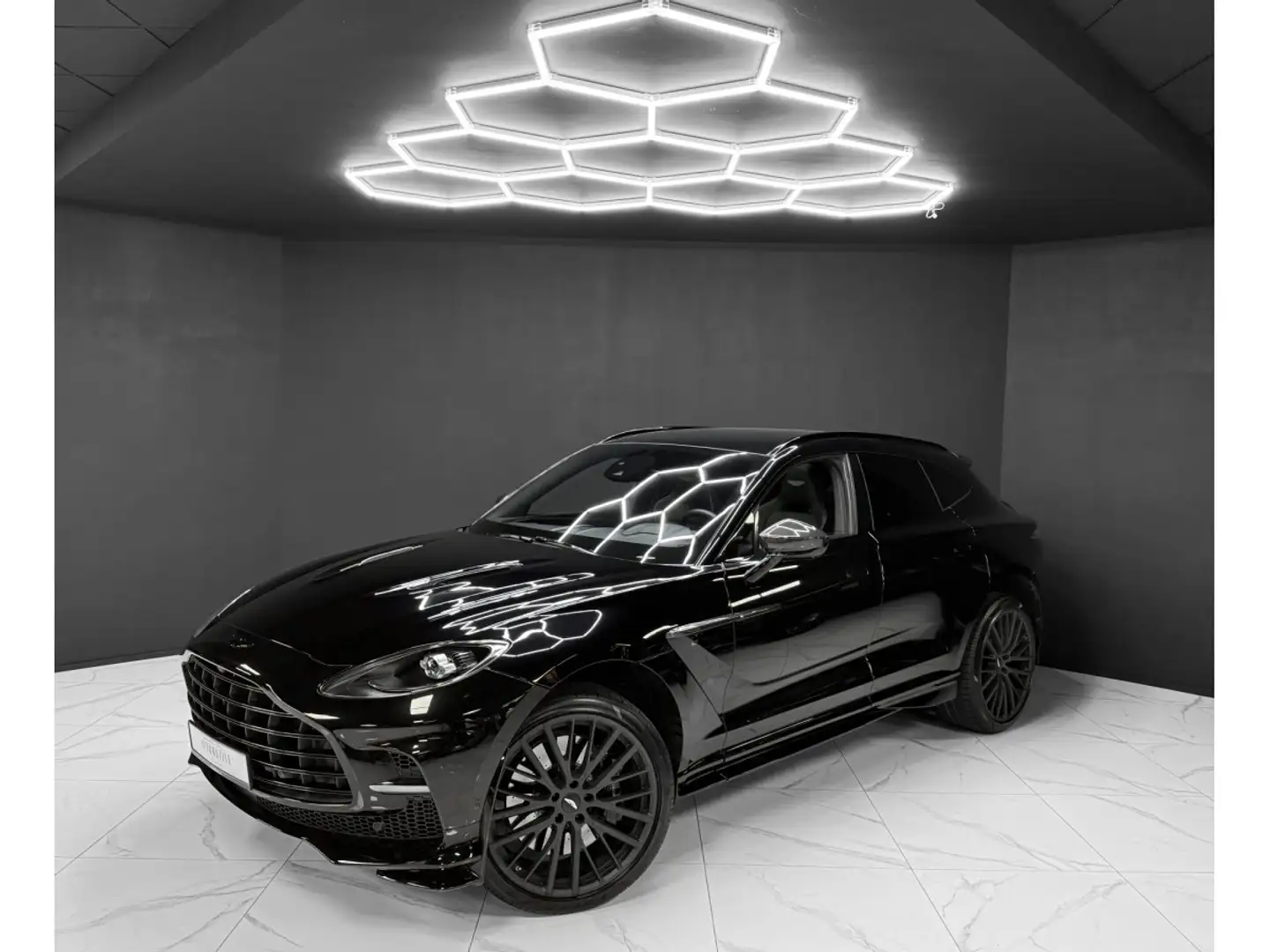 2022 Aston Martin DBX, 23 500 km, Belgicko — foto 1