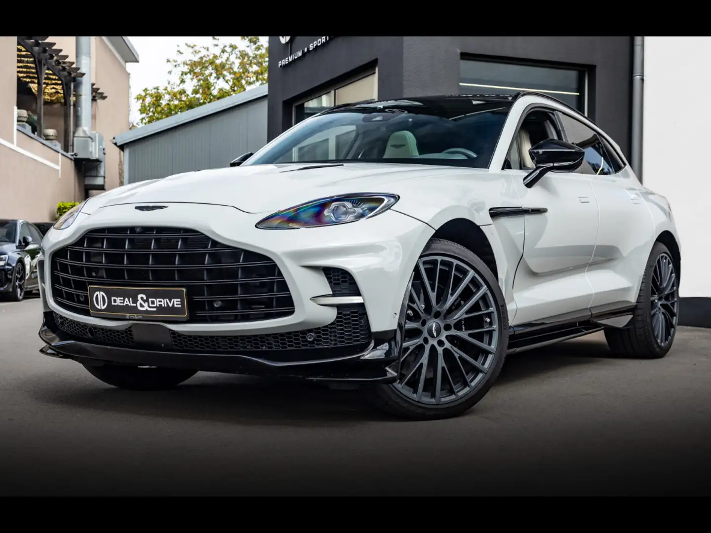 2024 Aston Martin DBX, sivá, 17 260 km, Belgicko — foto 1