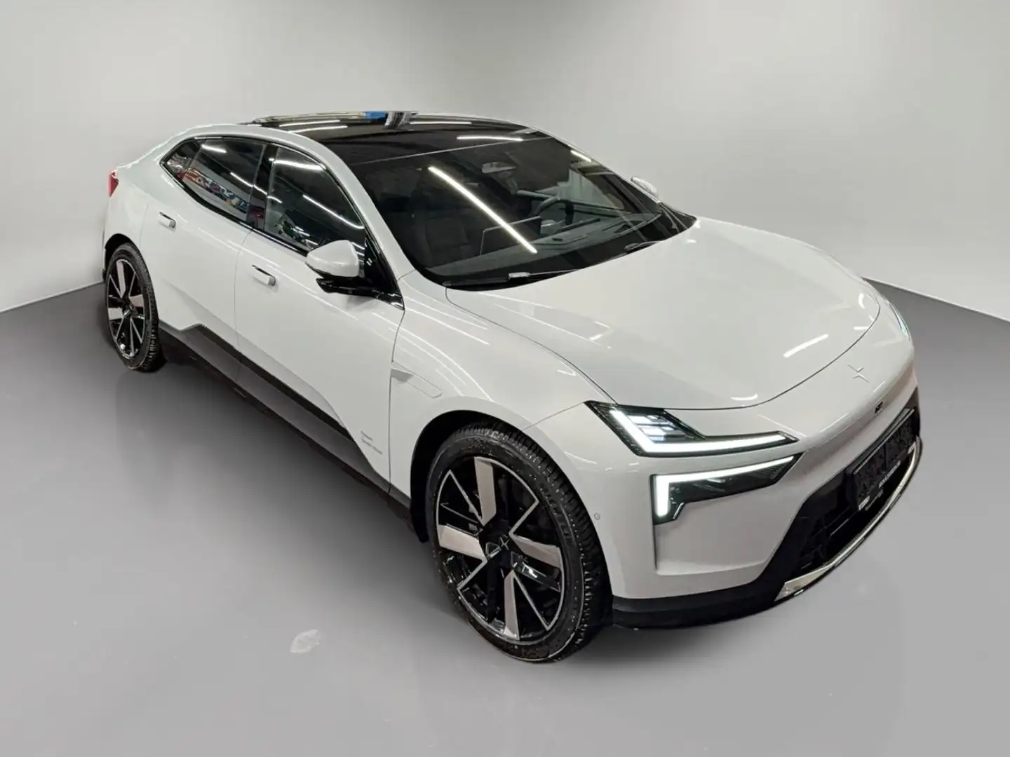 2025 Polestar 4, 4 100 km, Belgicko — foto 1