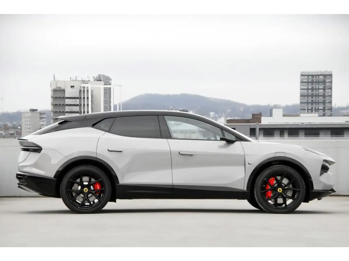 2024 Lotus Eletre, sivá, 10 km, Belgicko — foto 3 z 12
