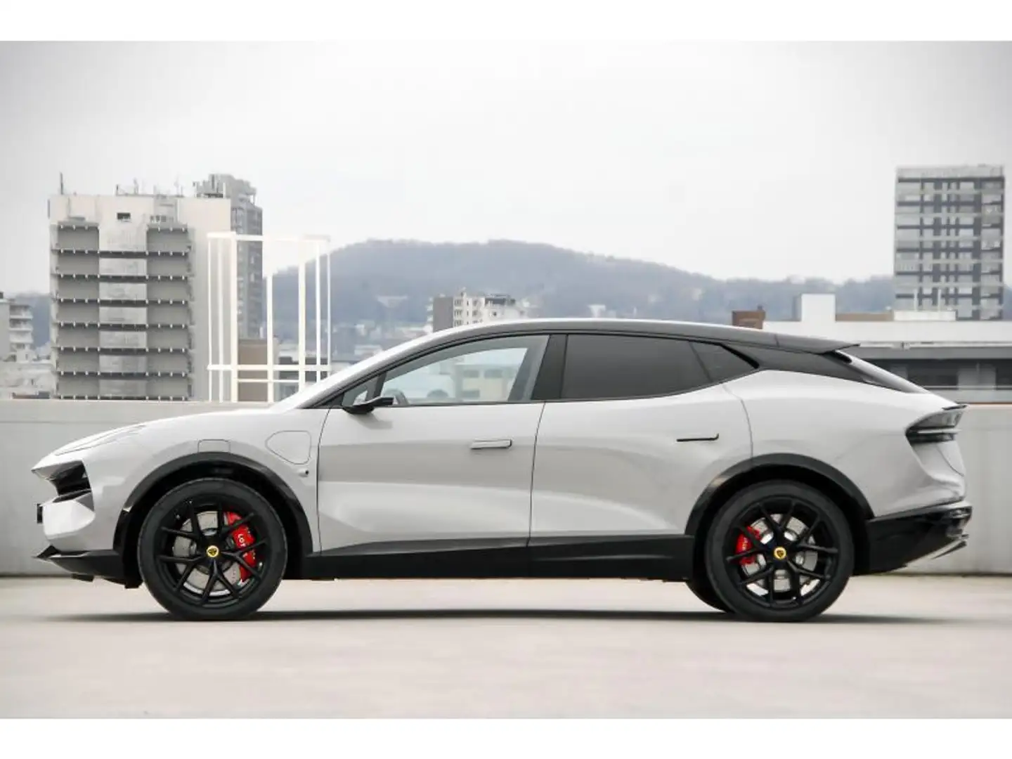2024 Lotus Eletre, sivá, 10 km, Belgicko — foto 4 z 12