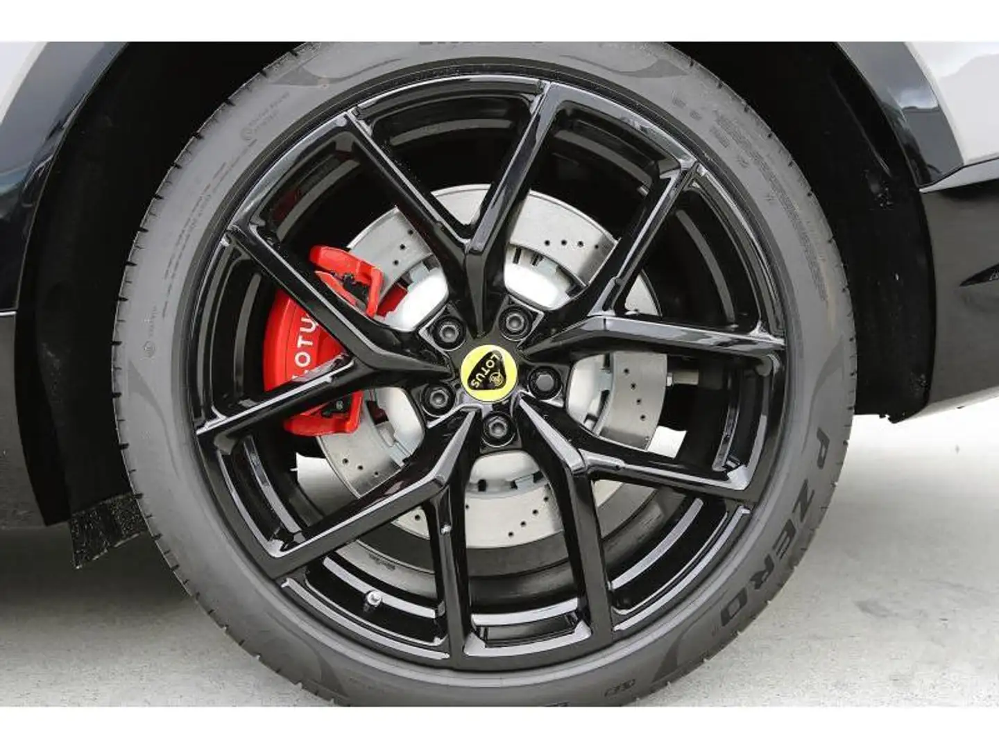 2024 Lotus Eletre, sivá, 10 km, Belgicko — foto 8 z 12