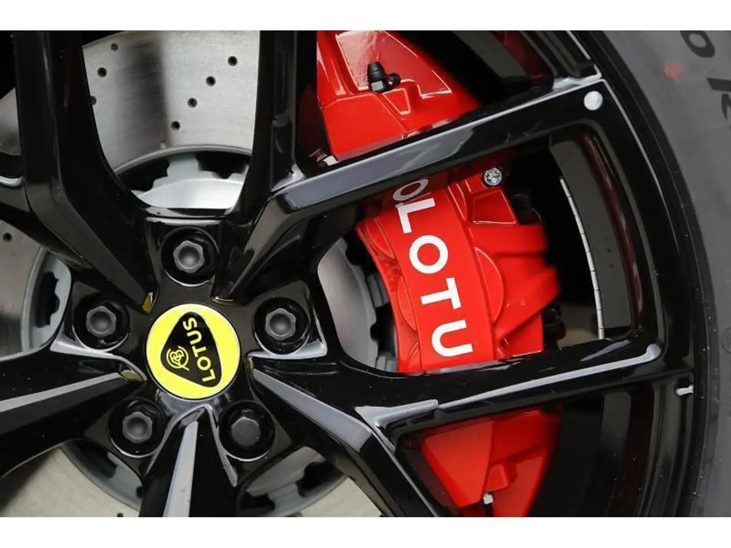 2024 Lotus Eletre, sivá, 10 km, Belgicko — foto 9 z 12