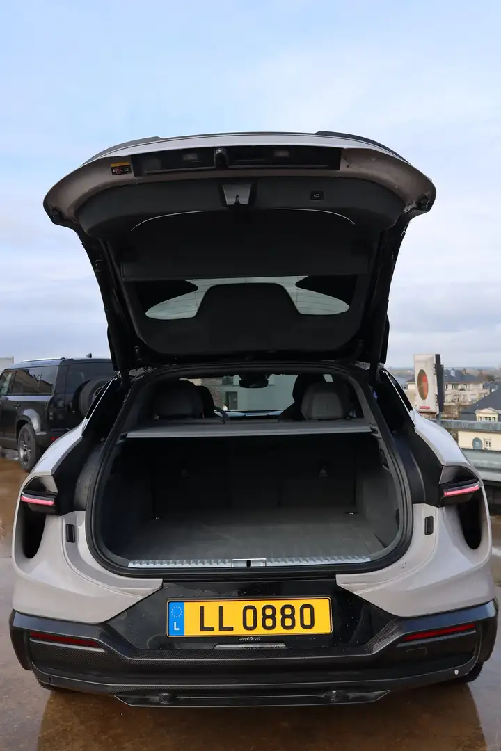 2025 Lotus Eletre, 15 000 km, Belgicko — foto 9 z 12
