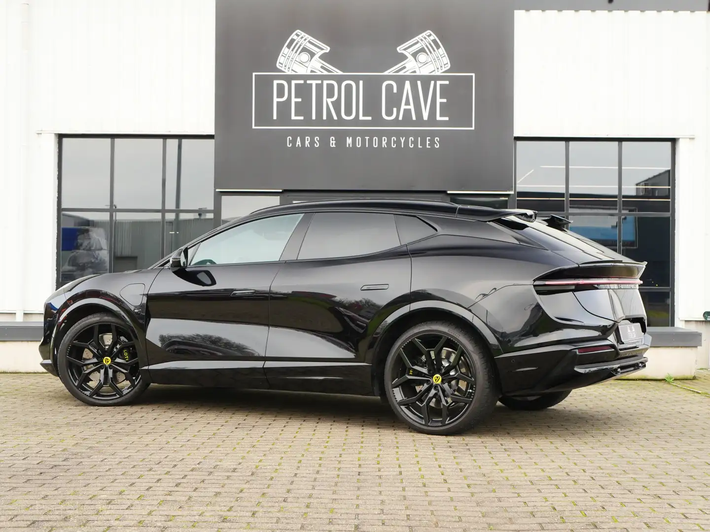 2023 Lotus Eletre, 5 500 km, Belgicko — foto 3 z 12