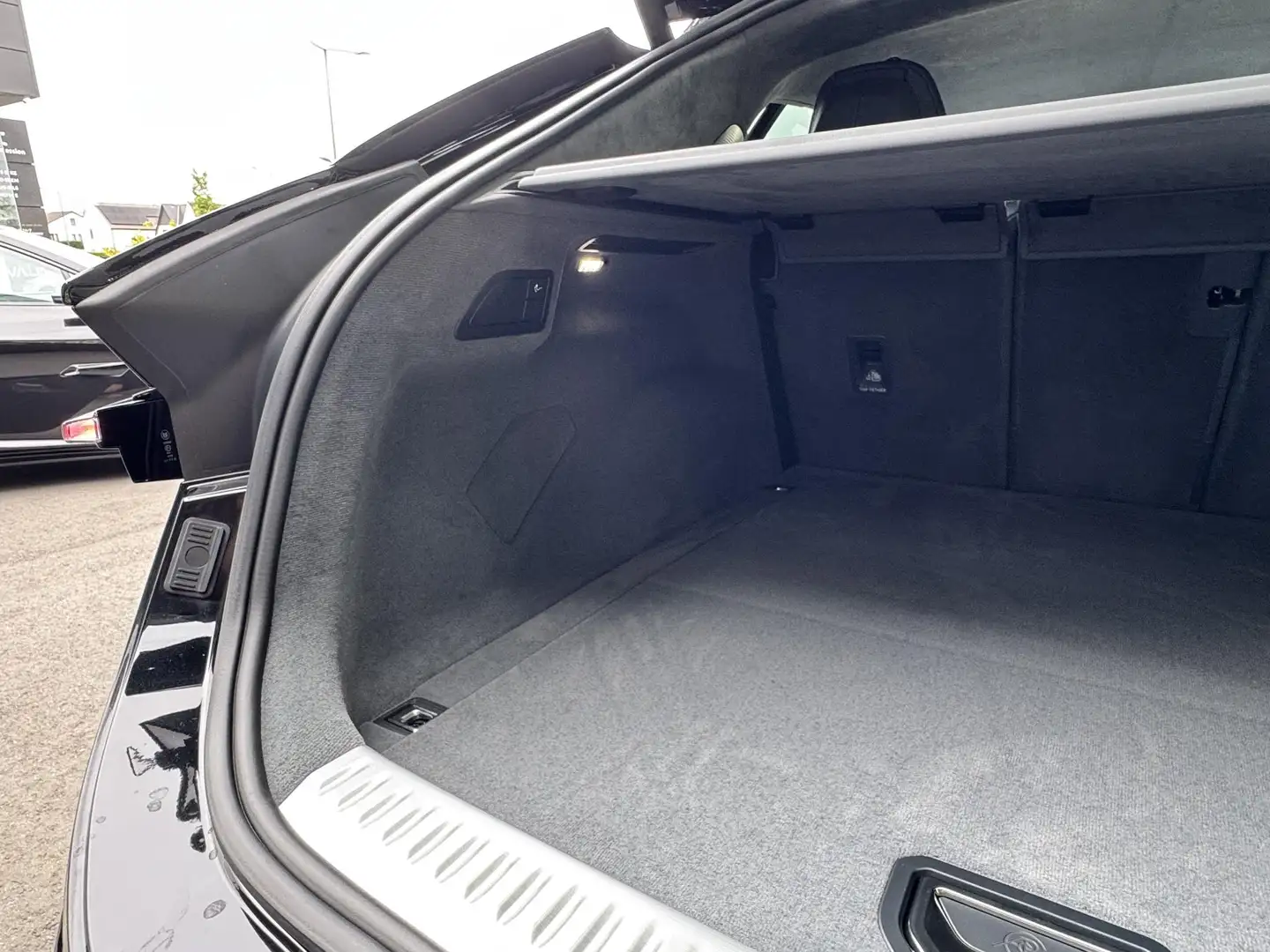 2026 Lotus Eletre, 11 km, Belgicko — foto 7 z 12