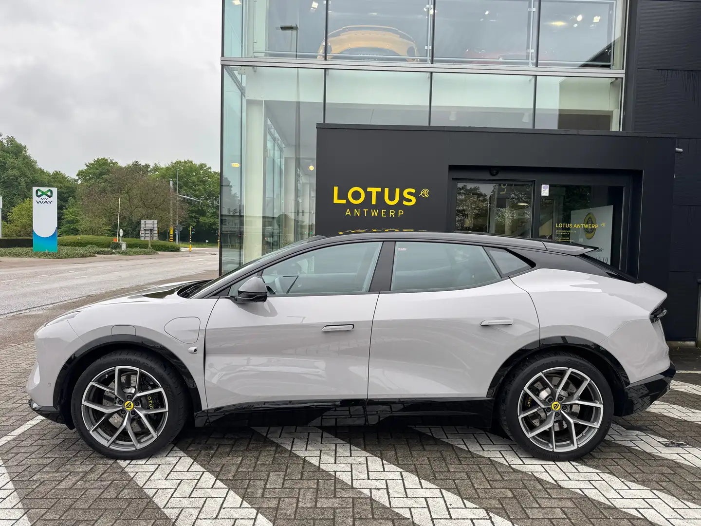 2023 Lotus Eletre, sivá, 52 556 km, Belgicko — foto 1