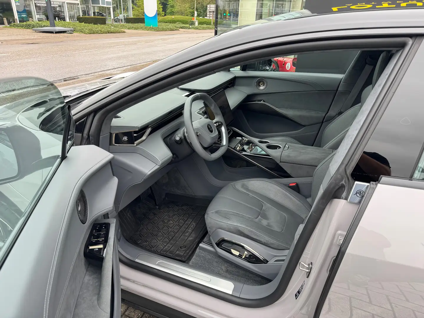 2023 Lotus Eletre, sivá, 52 556 km, Belgicko — foto 8 z 12