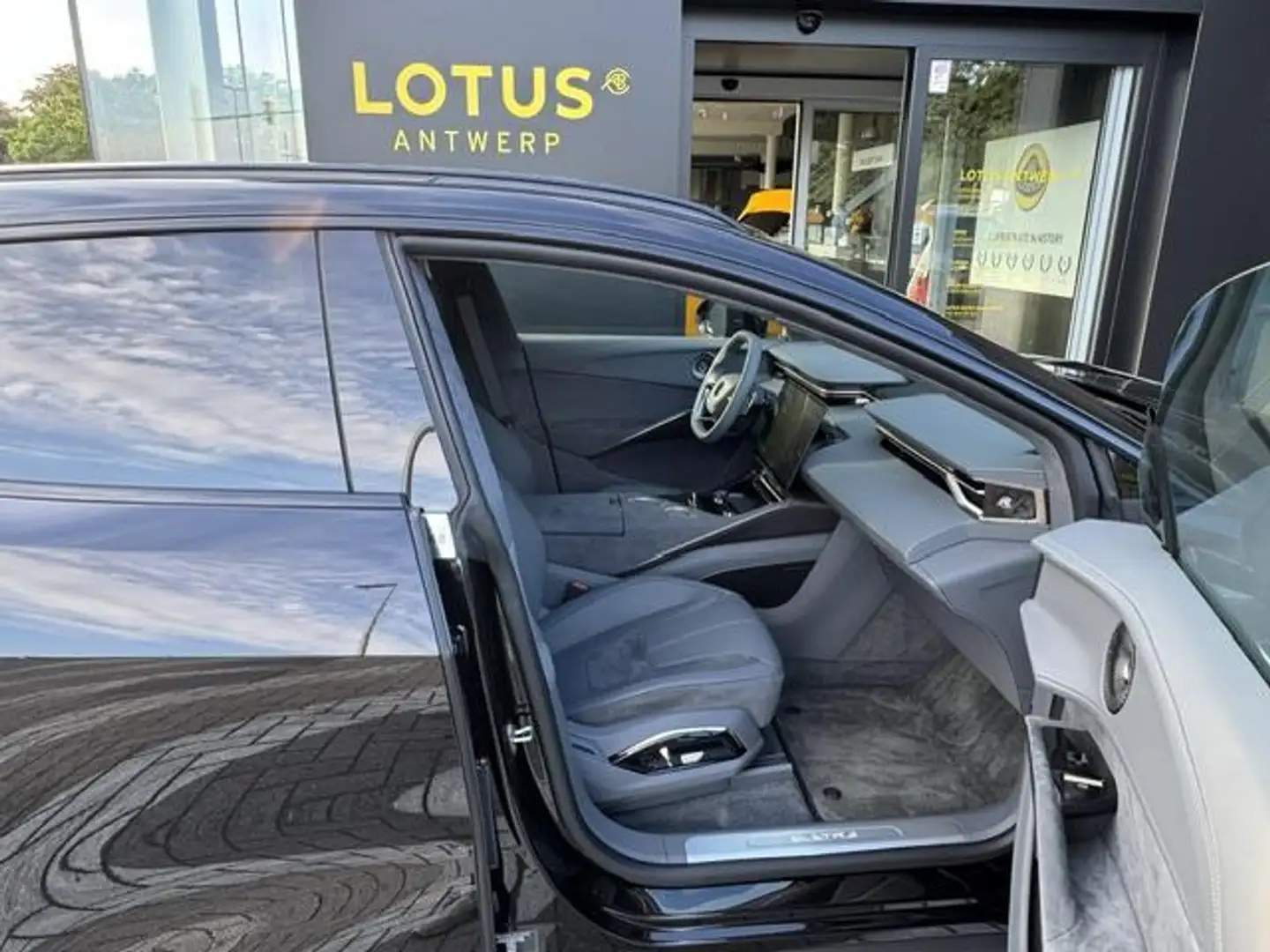 2023 Lotus Eletre, 5 735 km, Belgicko — foto 7 z 12