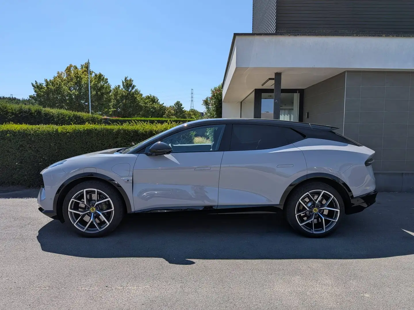 2025 Lotus Eletre, 28 000 km, Belgicko — foto 2 z 12