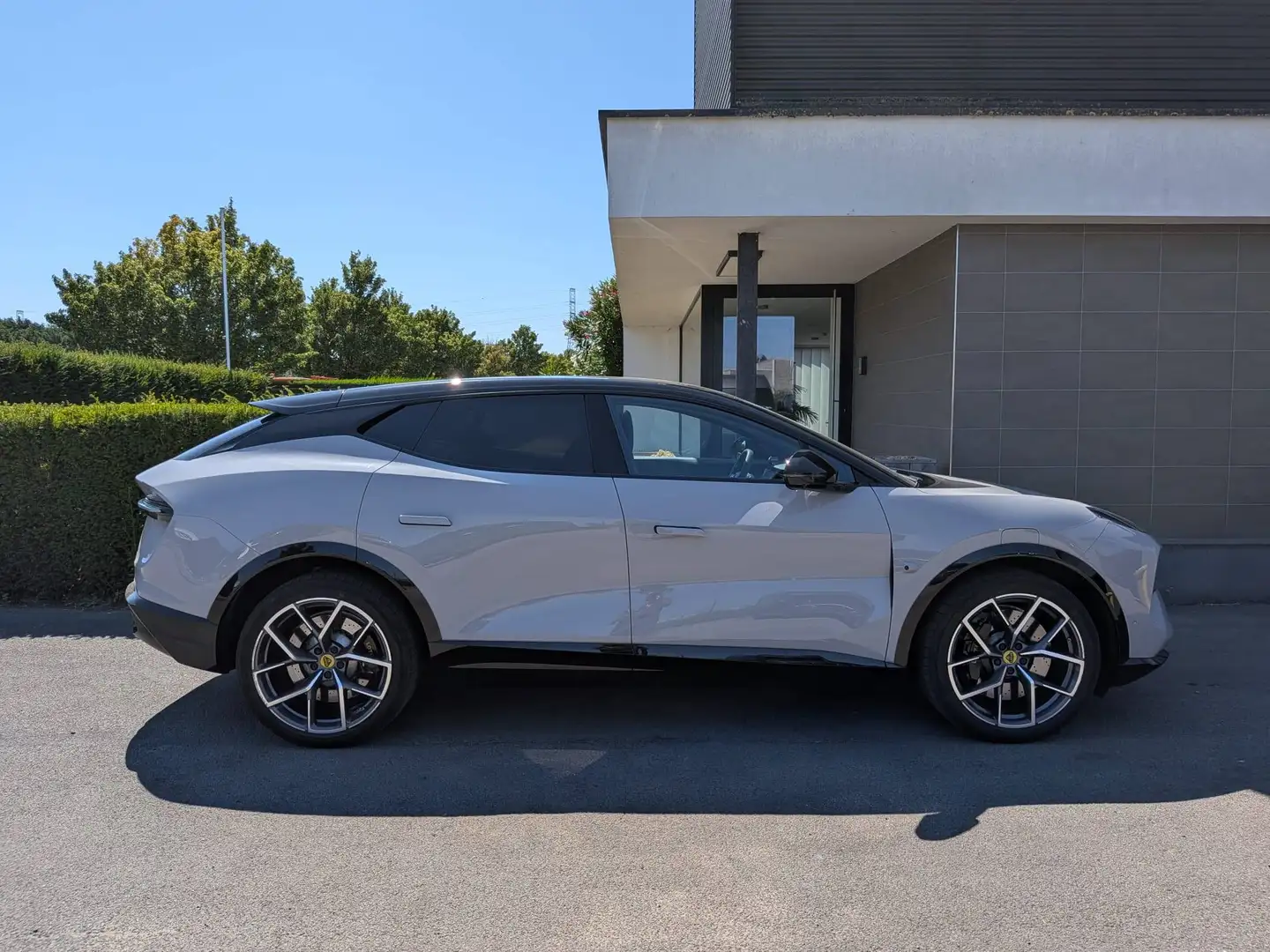 2025 Lotus Eletre, 28 000 km, Belgicko — foto 5 z 12