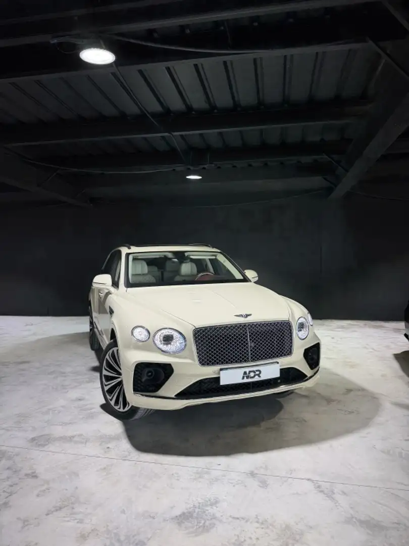 2022 Bentley Bentayga, béžová, 20 000 km, Španielsko — foto 1