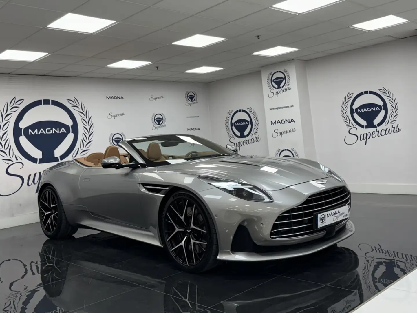 2024 Aston Martin DB12, 5 000 km, Španielsko — foto 1