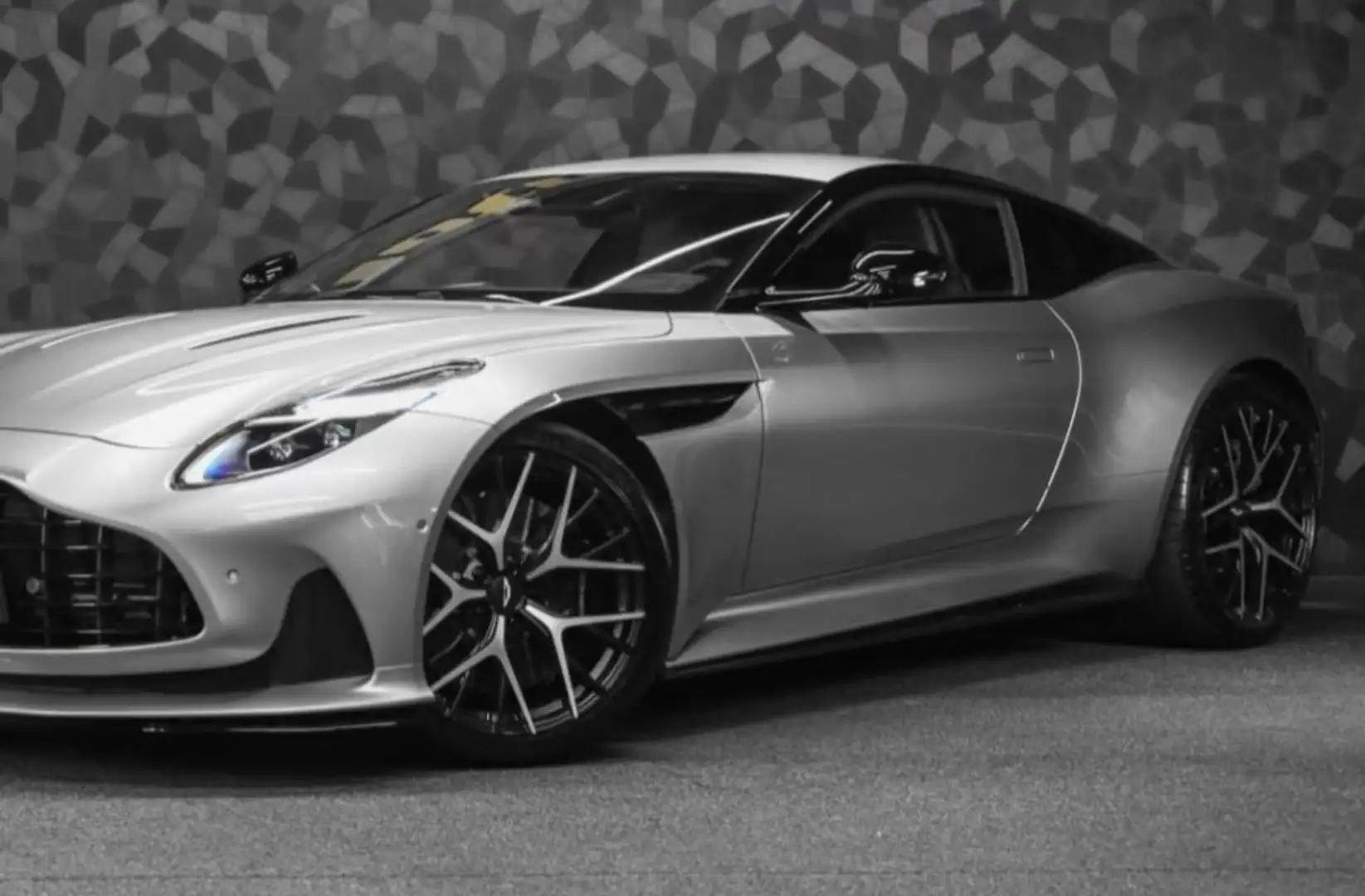 2023 Aston Martin DB12, 9 290 km, Španielsko — foto 1
