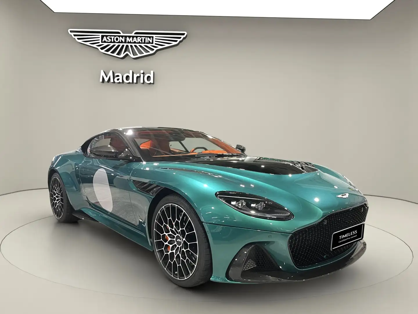 2024 Aston Martin DBS, 1 700 km, Španielsko — foto 1