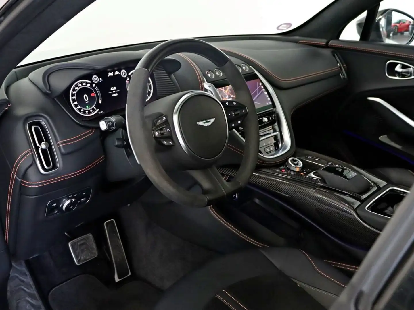 2025 Aston Martin DBX, 41 600 km, Španielsko — foto 7 z 12