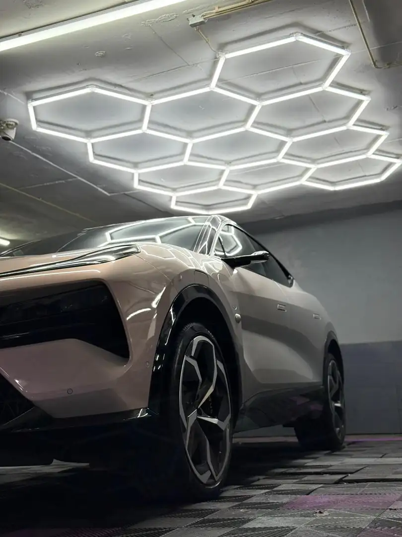 2024 Lotus Eletre, 4 460 km, Španielsko — foto 1