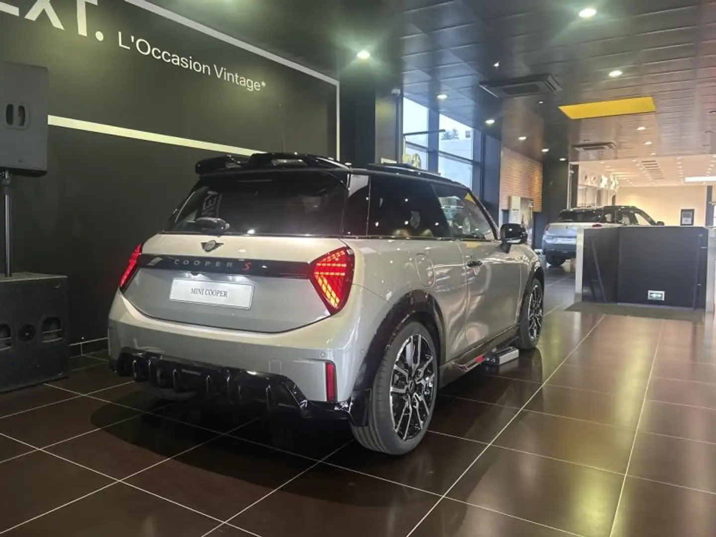 2026 MINI Cooper, 10 km, Francúzsko — foto 2 z 5