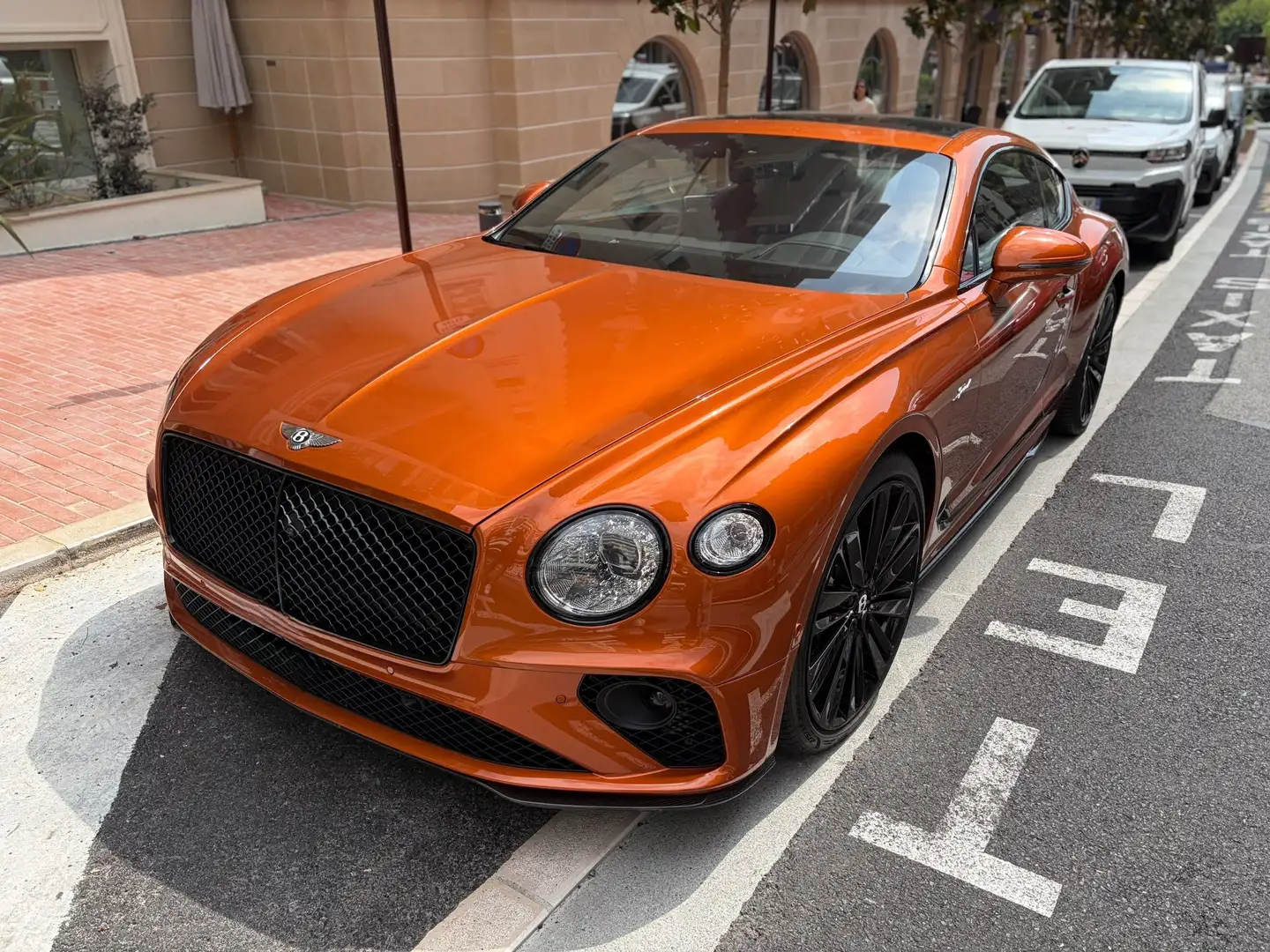2023 Bentley Continental GT, oranžová, 1 420 km, Francúzsko — foto 1