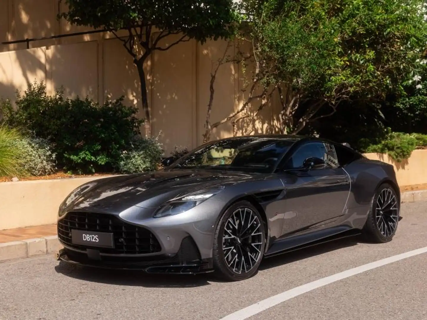 2026 Aston Martin DB12, 100 km, Francúzsko — foto 1