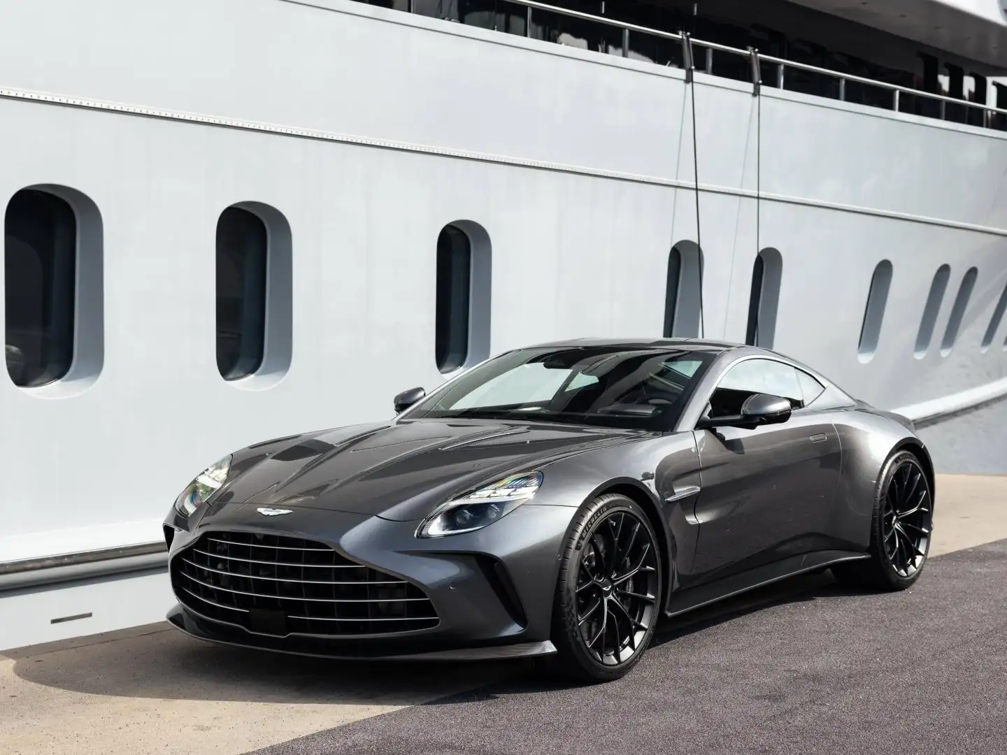 2026 Aston Martin Vantage, 50 km, Francúzsko — foto 1