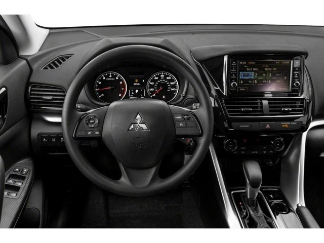 2022 Mitsubishi Eclipse Cross ES, strieborná, 148 900 km, dovoz Kanada — foto 4 z 5