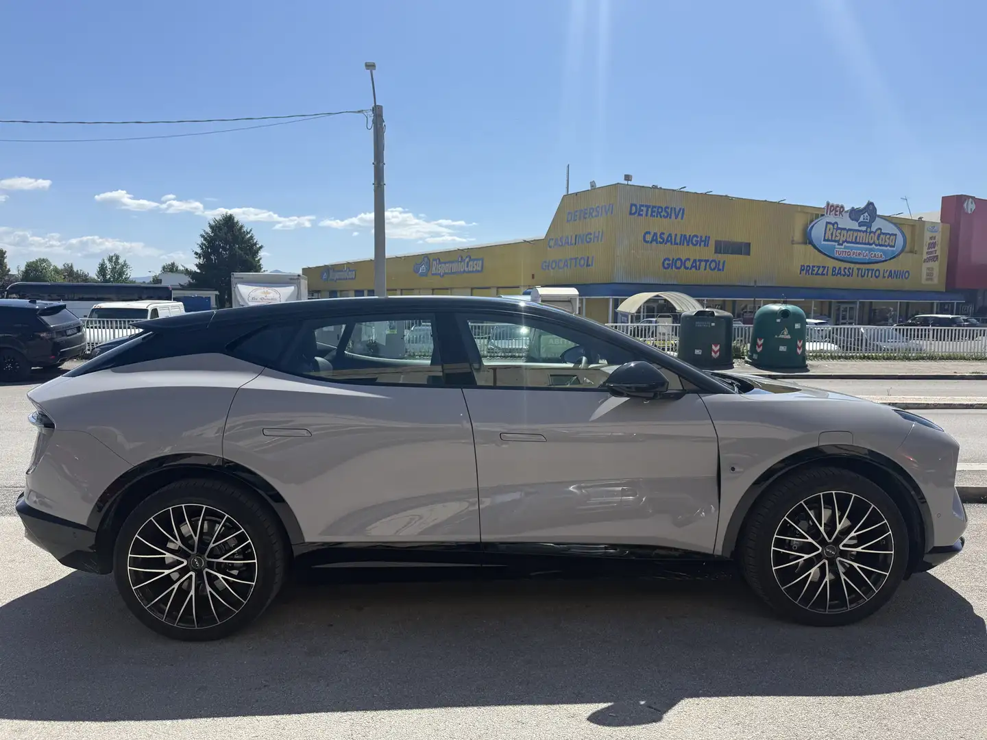2025 Lotus Eletre, 33 000 km, Taliansko — foto 1