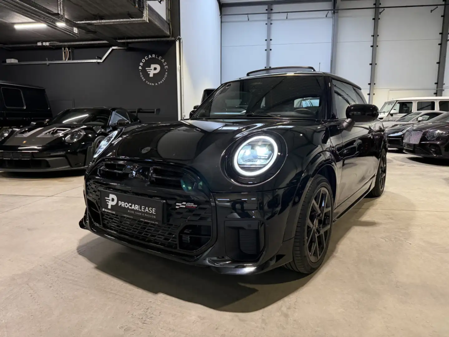 2024 MINI Cooper, 12 800 km, Luxembursko — foto 1 2024 MINI Cooper, 12 800 km, Luxembursko — foto 1