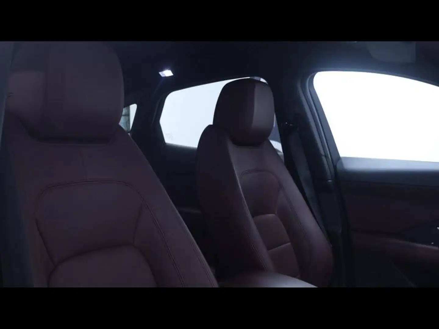2023 Jaguar E-Pace, 68 329 km, Luxembursko — foto 11 z 12