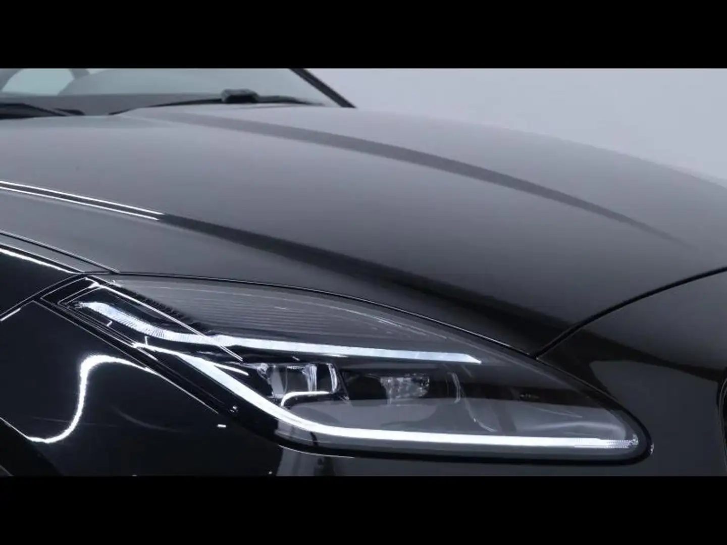 2023 Jaguar E-Pace, 68 329 km, Luxembursko — foto 8 z 12