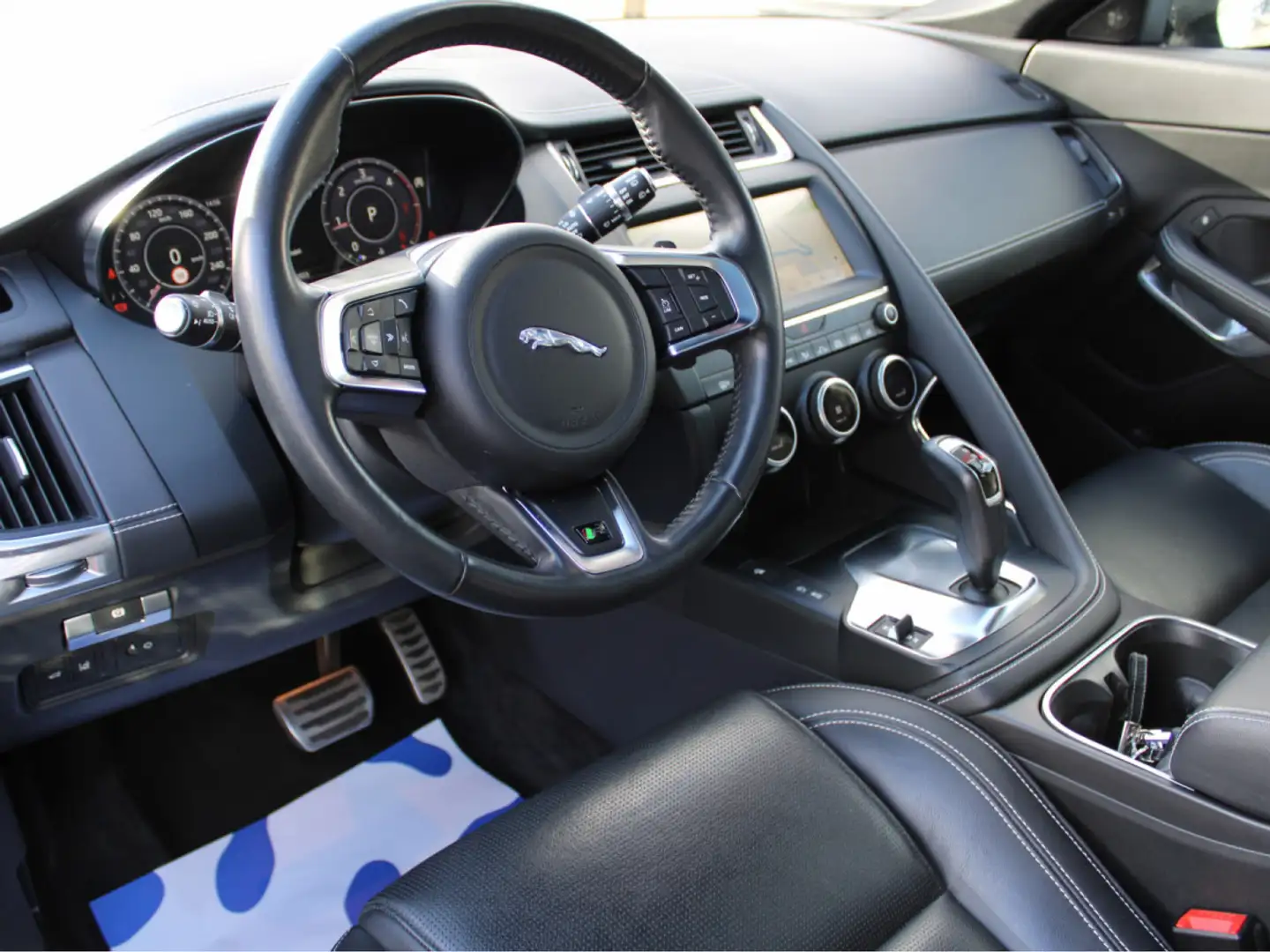 2020 Jaguar E-Pace, 38 900 km, Luxembursko — foto 9 z 12