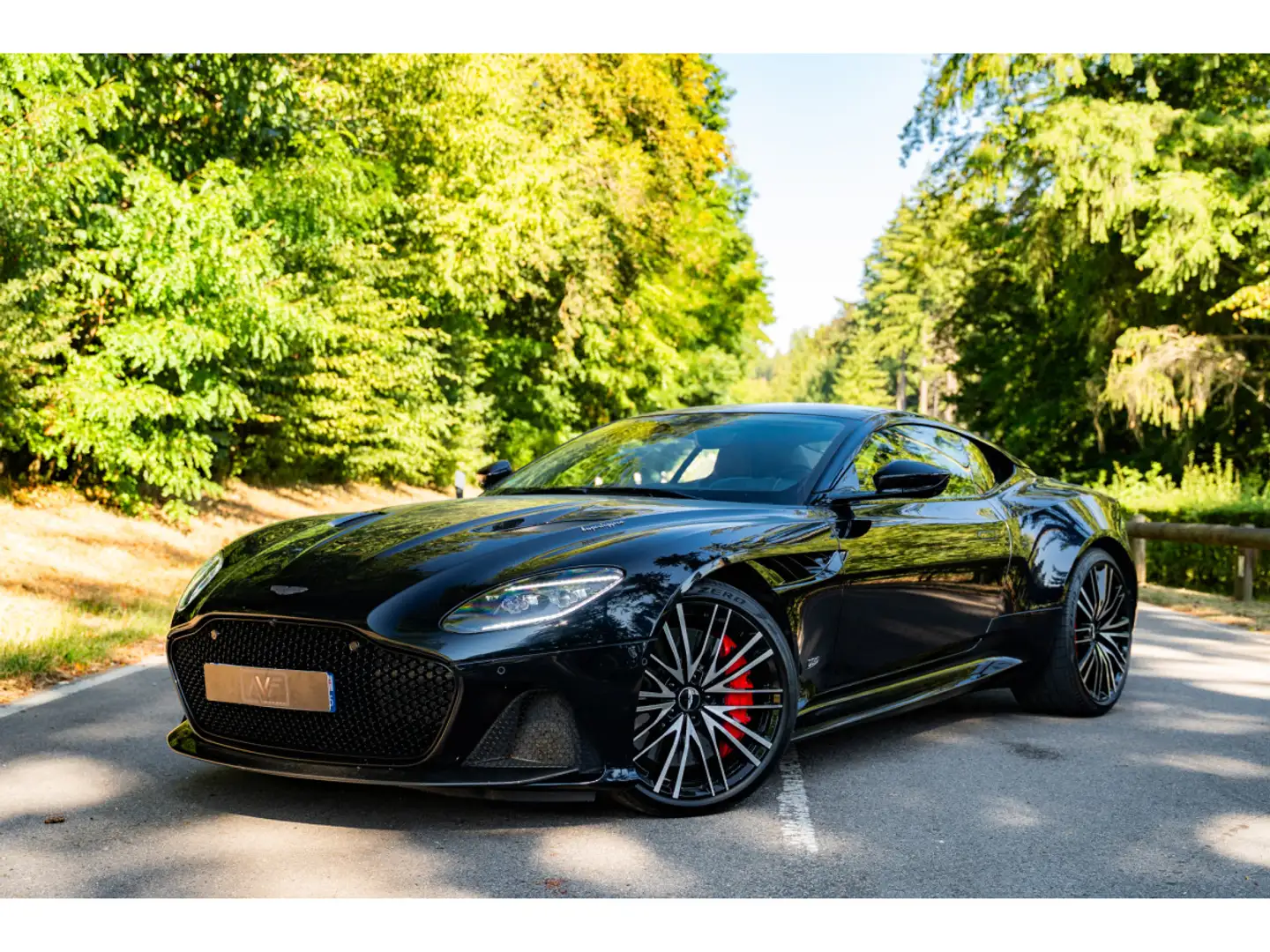 2019 Aston Martin DBS, 27 573 km, Luxembursko — foto 1