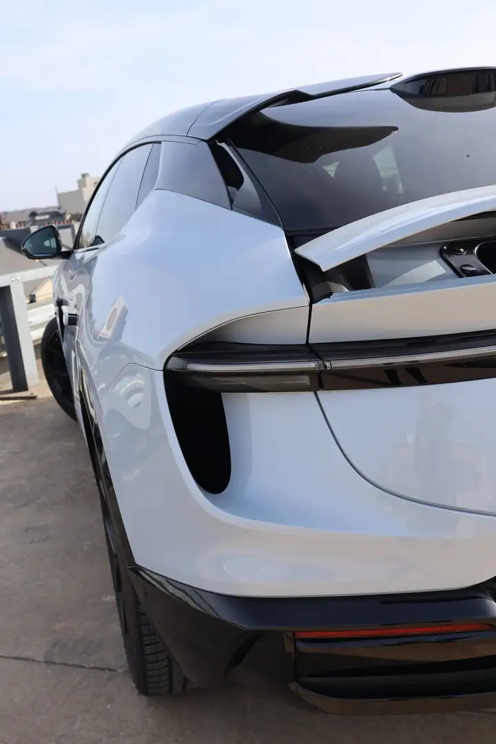 2026 Lotus Eletre, 13 510 km, Luxembursko — foto 12 z 12