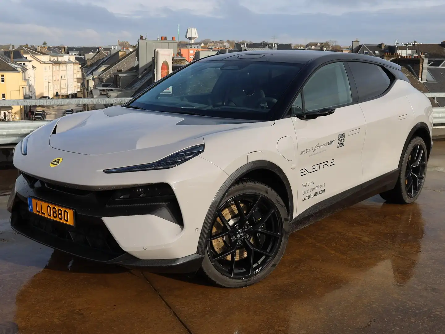 2025 Lotus Eletre, 15 000 km, Luxembursko — foto 1