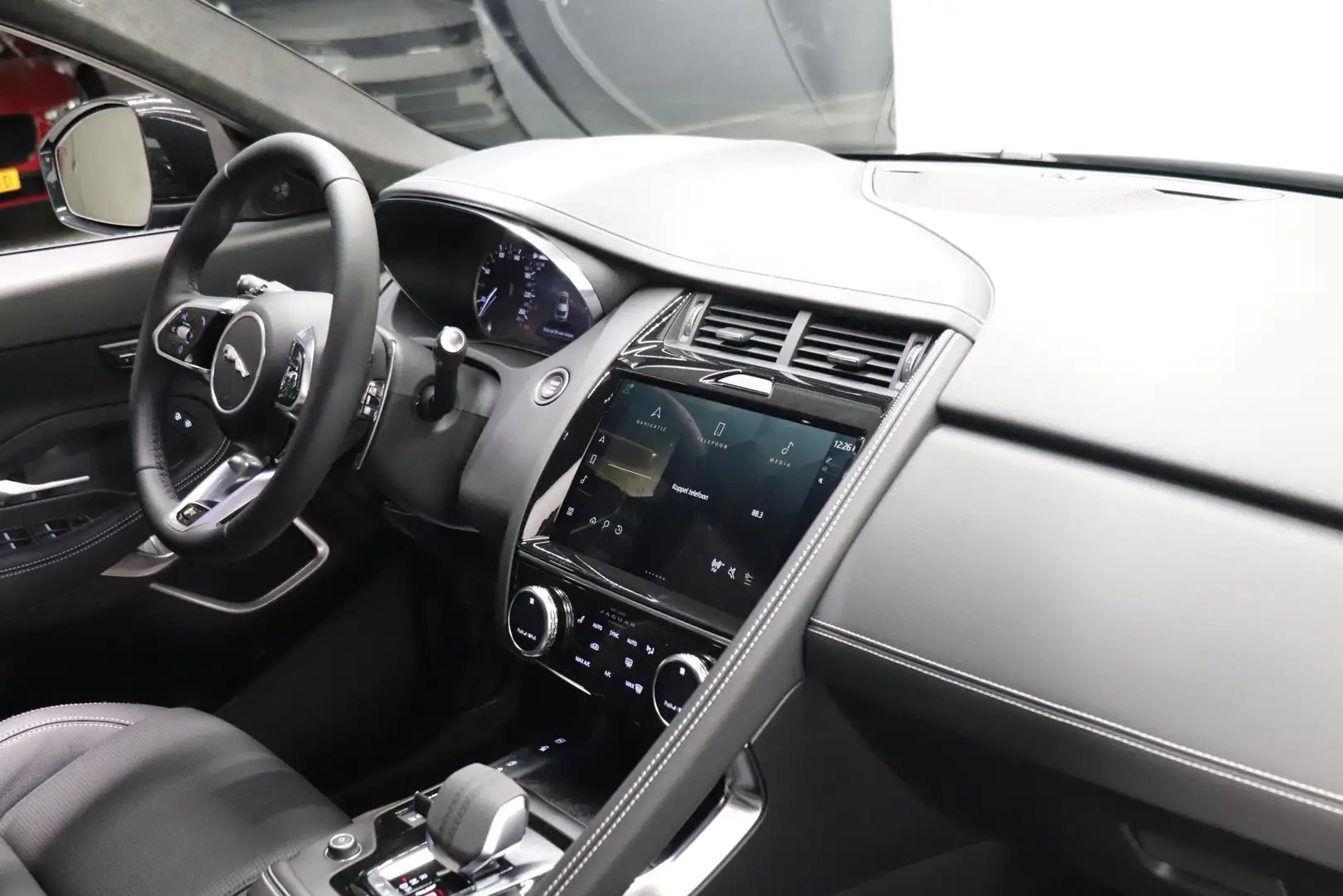 2024 Jaguar E-Pace, čierna, 37 712 km, Holandsko — foto 10 z 12