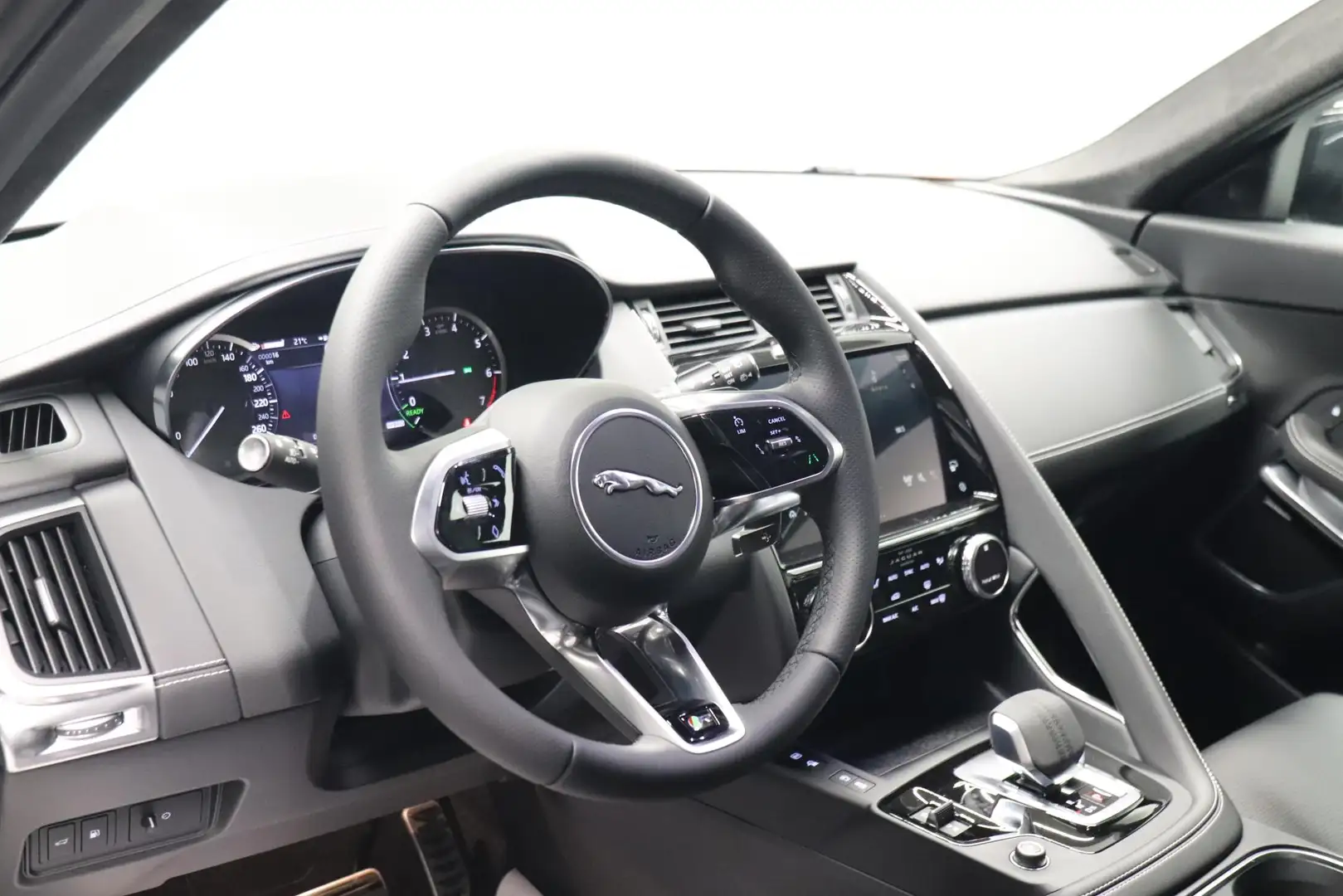 2024 Jaguar E-Pace, čierna, 37 712 km, Holandsko — foto 8 z 12