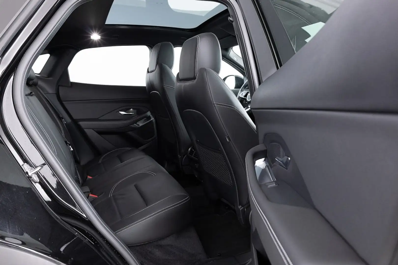 2023 Jaguar E-Pace, 27 145 km, Holandsko — foto 10 z 12