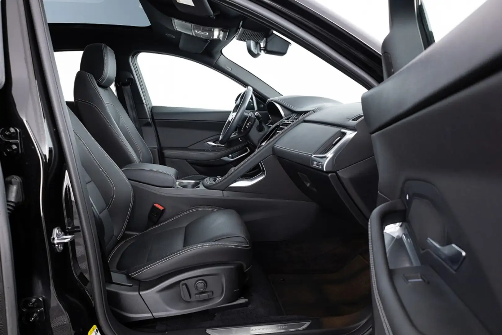 2023 Jaguar E-Pace, 27 145 km, Holandsko — foto 7 z 12