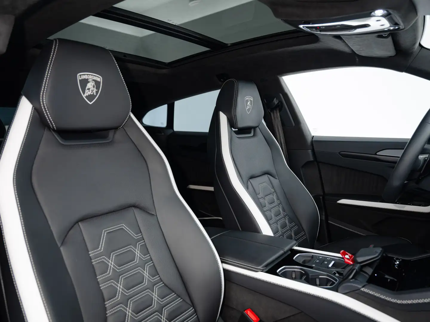 2025 Lamborghini Urus, 27 250 km, Holandsko — foto 8 z 12
