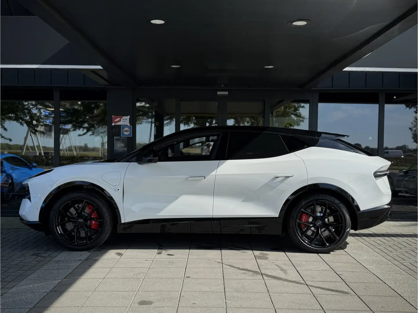 2025 Lotus Eletre, 14 km, Holandsko — foto 8 z 12