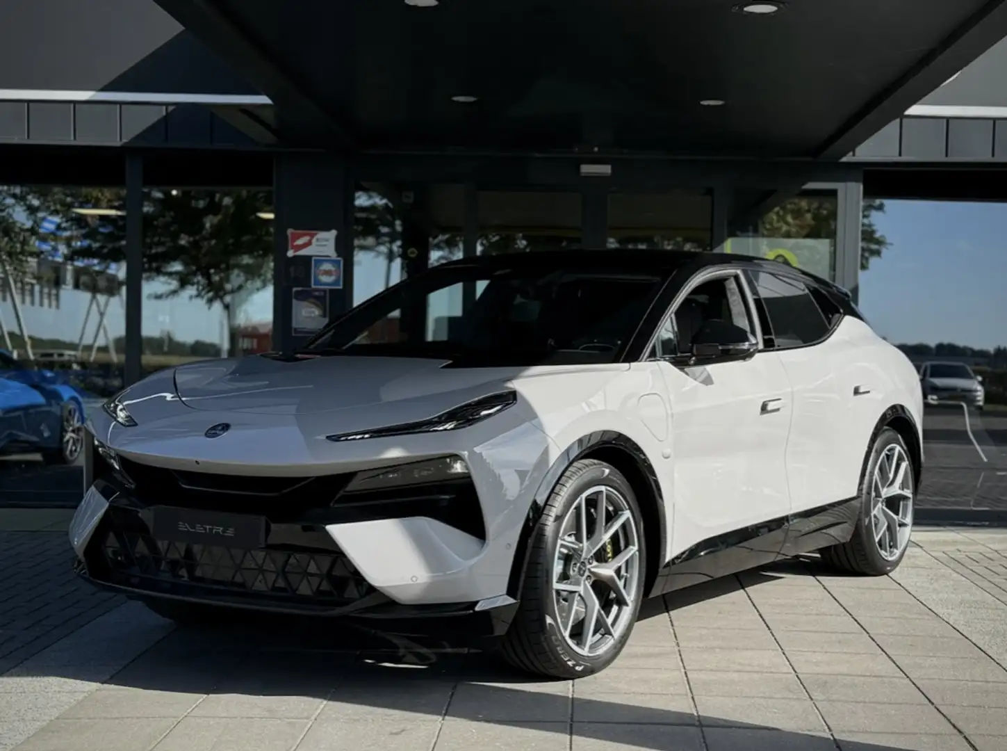 2025 Lotus Eletre, 26 km, Holandsko — foto 1