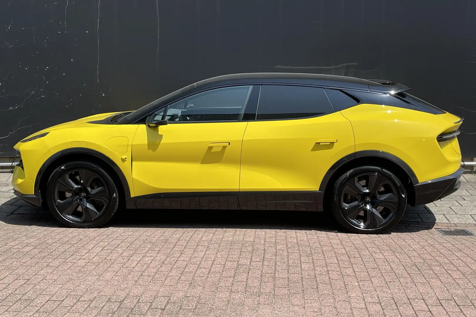 2025 Lotus Eletre, 3 476 km, Holandsko — foto 10 z 12