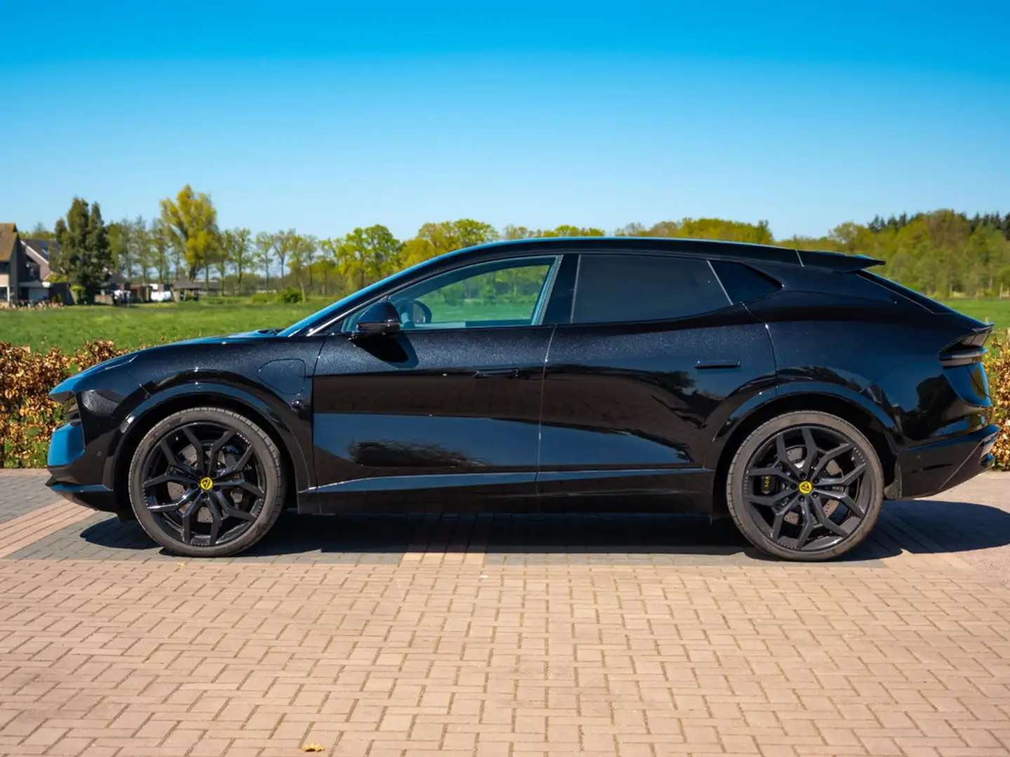 2023 Lotus Eletre, 27 000 km, Holandsko — foto 4 z 12