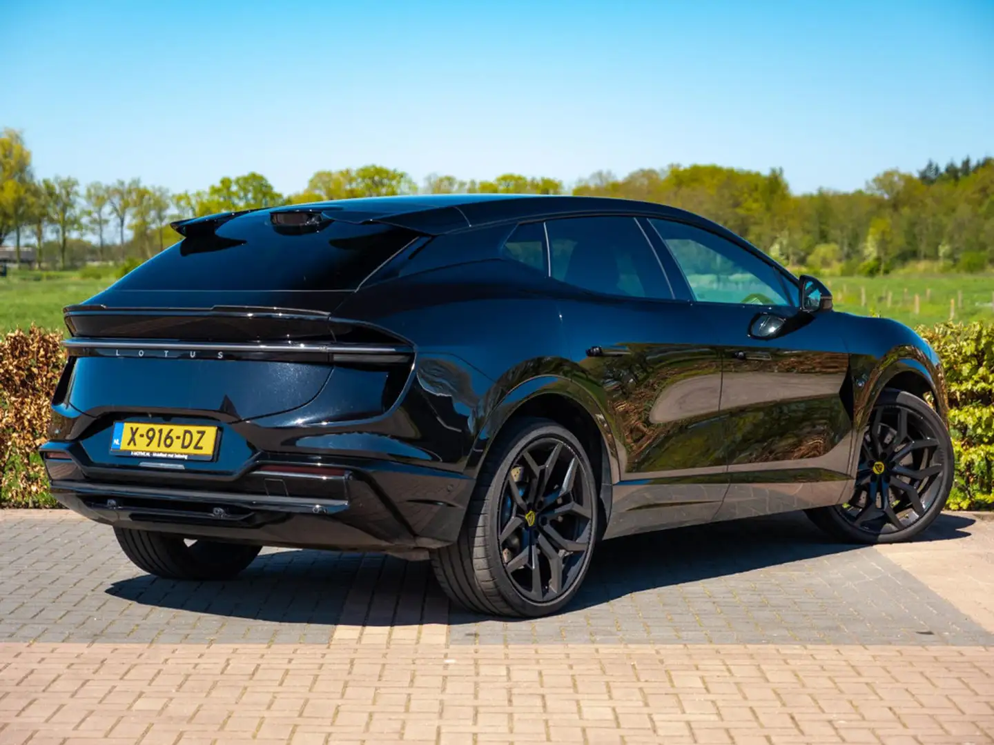 2023 Lotus Eletre, 27 000 km, Holandsko — foto 5 z 12