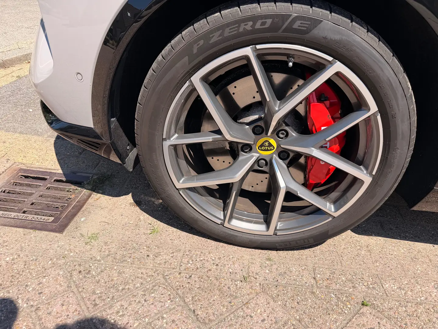 2024 Lotus Eletre, 23 800 km, Holandsko — foto 7 z 8