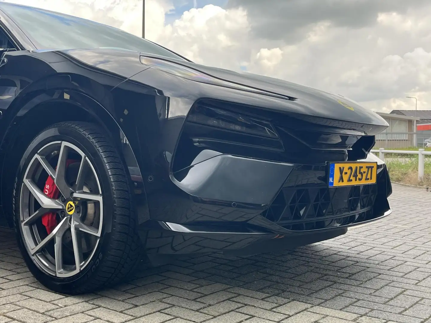2024 Lotus Eletre, 49 083 km, Holandsko — foto 10 z 12