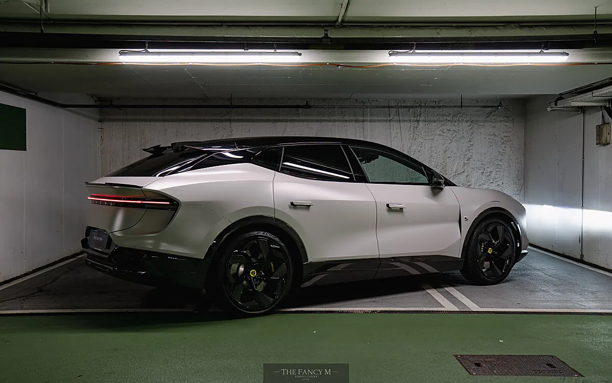2025 Lotus Eletre, 8 500 km, Rakúsko — foto 2 z 3